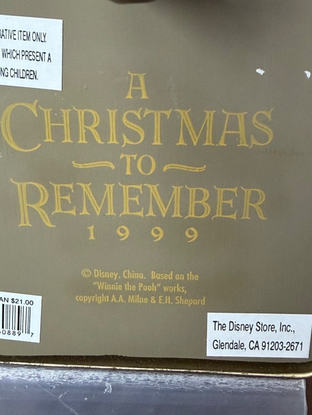 1999 Disney Store Tigger "A Christmas to Remember" Tin Box Stocking Holder - Picture 12 of 12
